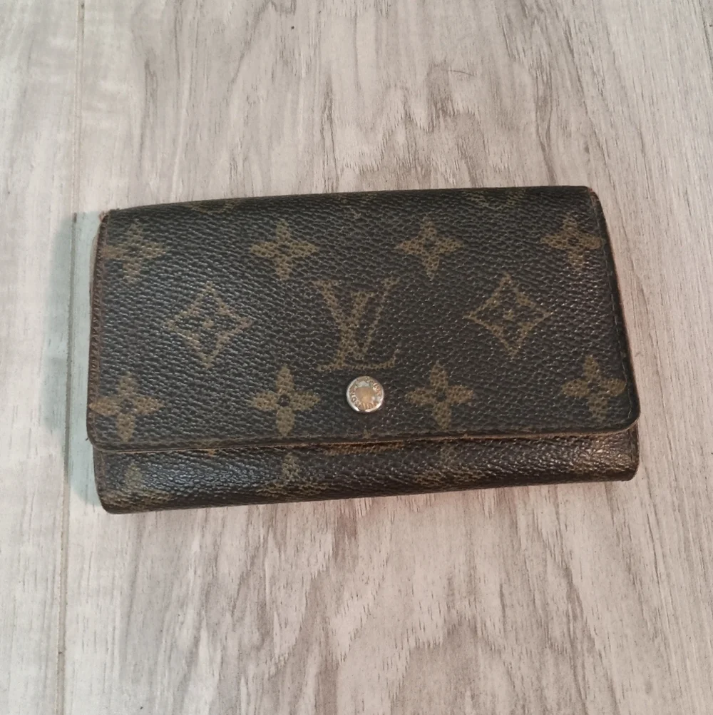 Authentic LOUIS VUITTON Porte Monnaie Tresor Monogram